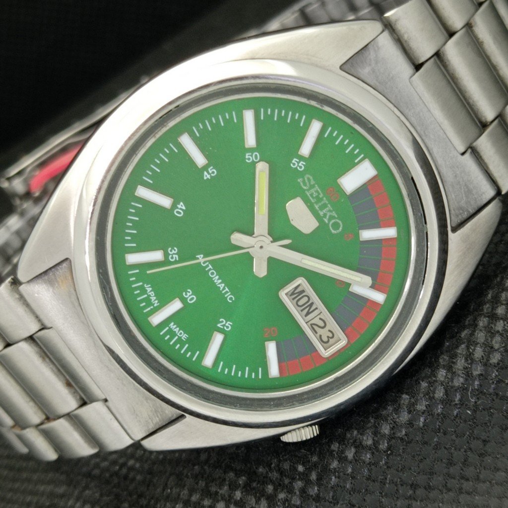 Vintage 1978 Seiko 5 Automatic Mens Silver Watch WDaydate  Green Accents